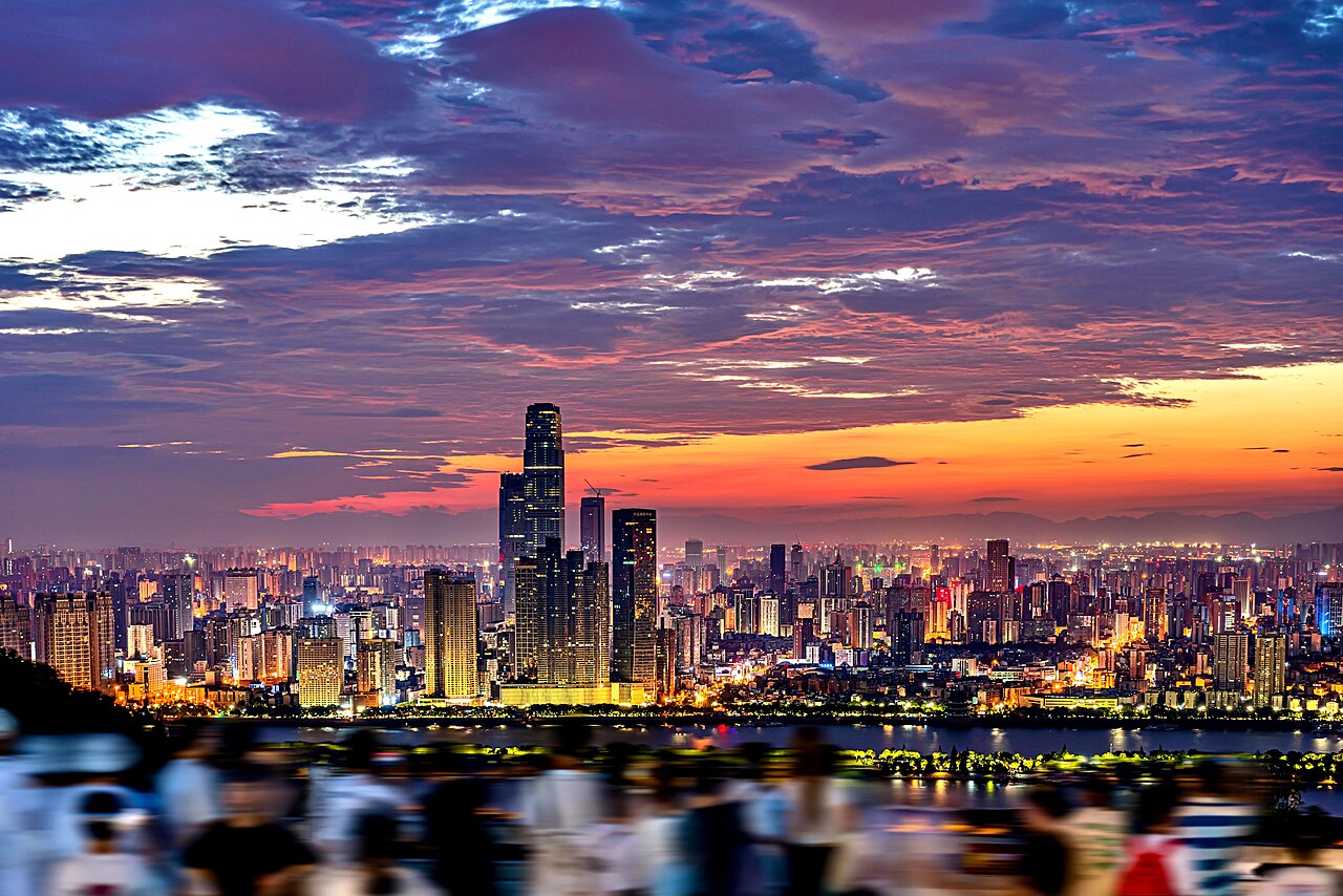 从岳麓山眺望长沙城市夜景